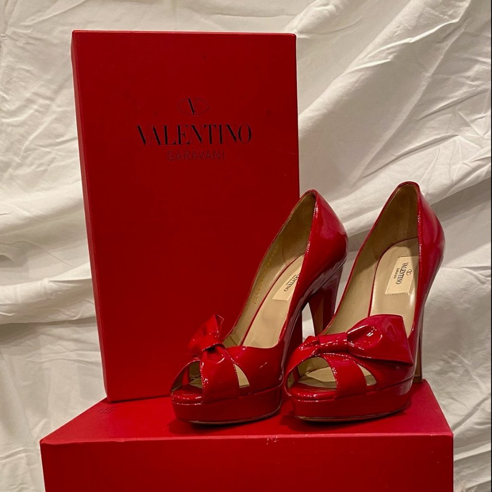 Valentino Garavani Red Bow Peep Size 37 Italian , 7 US Heels,  Gently Worn